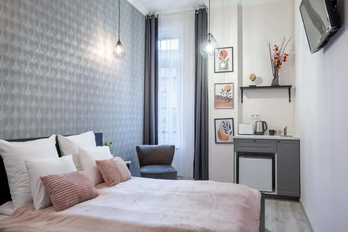 Extra Central And New Studio Budapest Apartment
